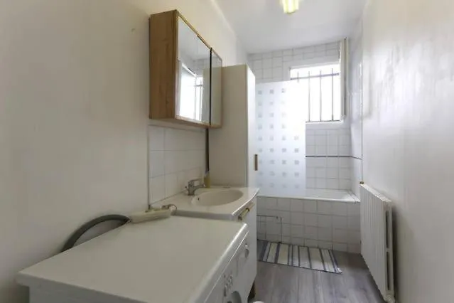 Dans T4 Hyper Proche De La Gare Sncf Et A 300m De La Gare Routiere Homestay Creil