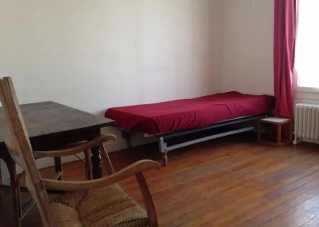 Dans T4 Hyper Proche De La Gare Sncf Et A 300m De La Gare Routiere *